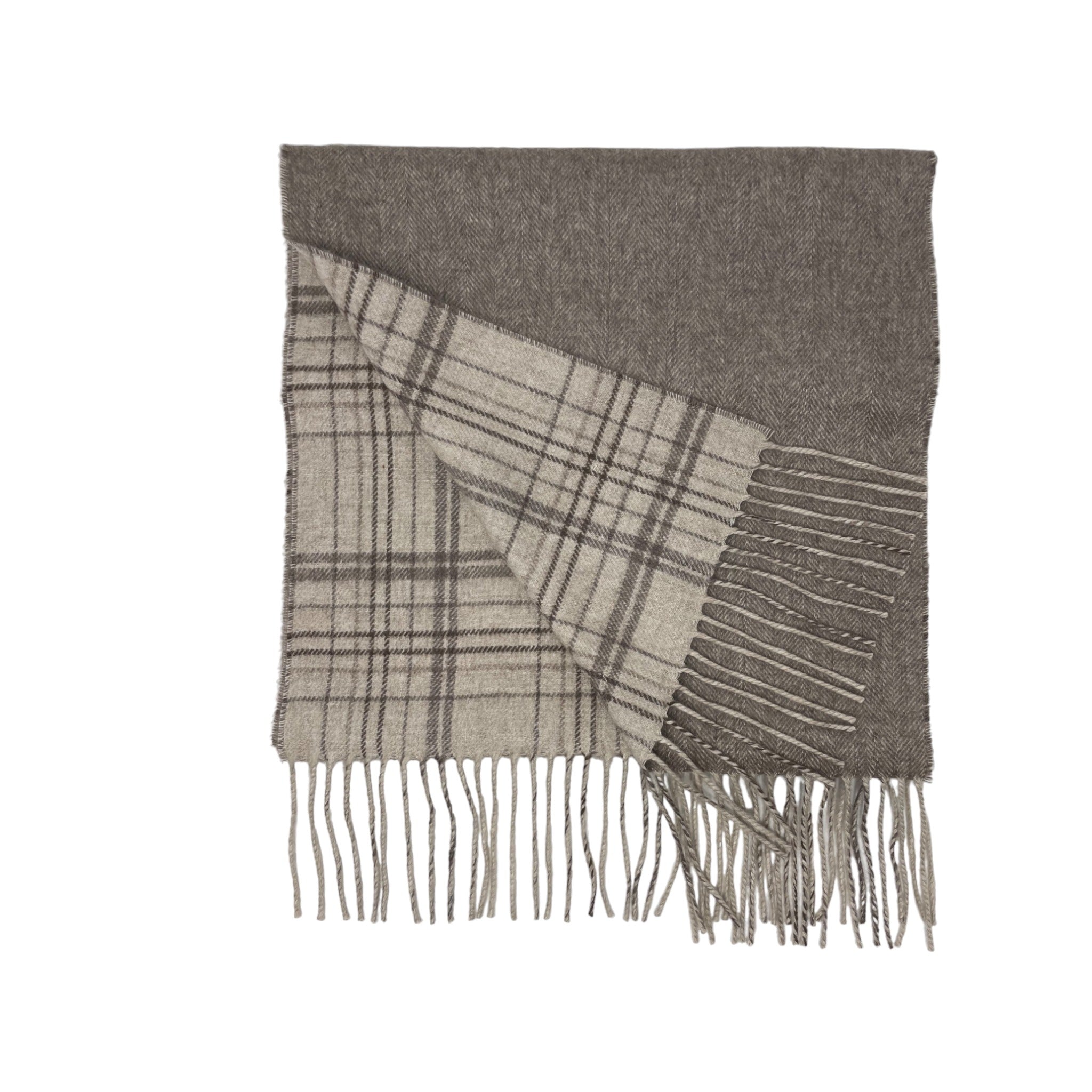 Top down photo showing front and reverse of oatmeal Mantellaro scarf